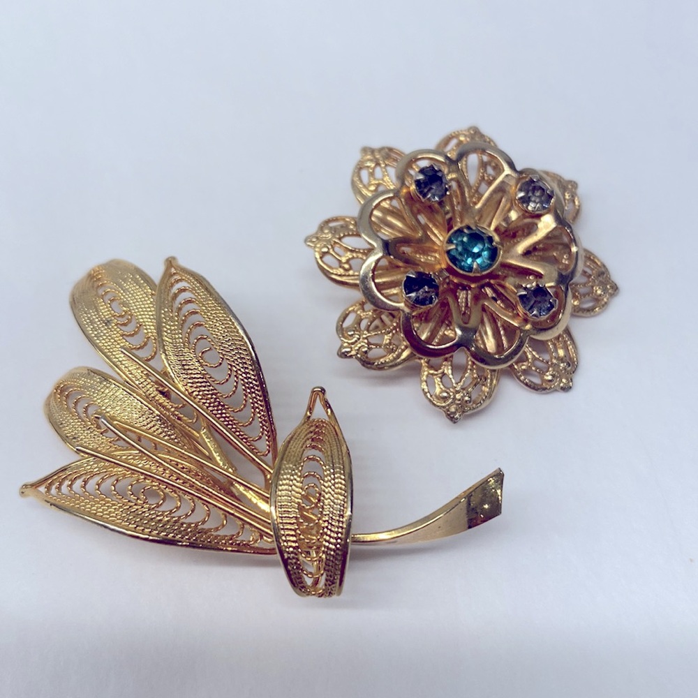 Vintage Gold tone Brooches - 2